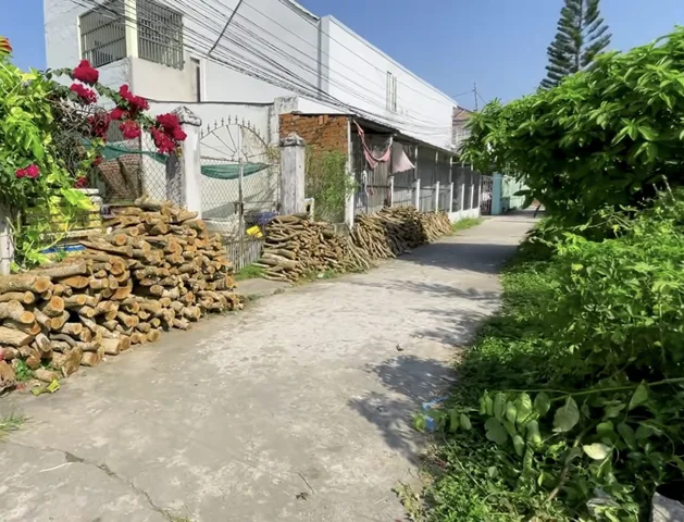 Bán nền thổ cư. Ngang 10 dài 21, có thể tách làm 2 nền nhỏ. 
Vị trí thuận tiện gần trường học, chợ và cầu Mỹ Thuận.