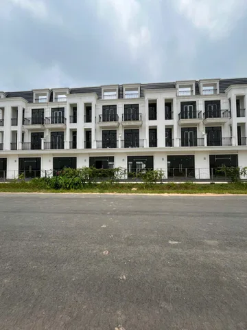 LIỀN KỀ HUD MÊ LINH – VỊ TRÍ ĐẸP ĐỐI DIỆN TRƯỜNG HỌC 135m2 mặt tiền 6m, hai mặt đường trước và sau