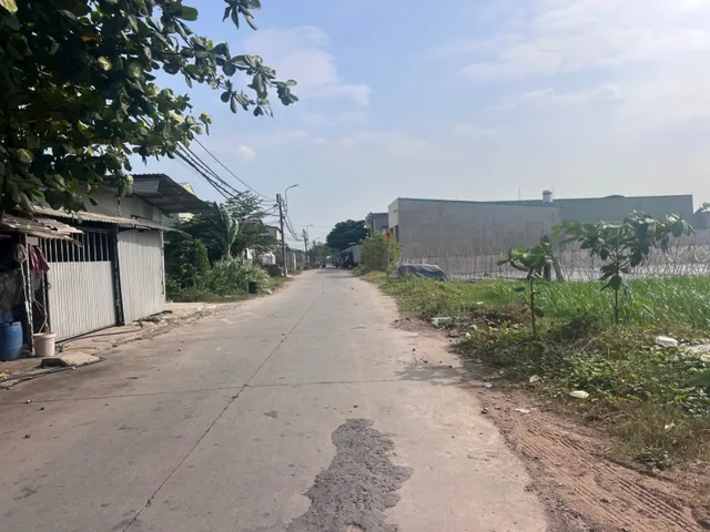 Bán đất 2000m2. Kích thước 25*80m. Xuân Thới Sơn. Hocmon