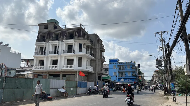 SHOPHOUSE 1 TRỆT 3 LẦU - MẶT TIỀN 7.5M TRUNG TÂM CHỢ CÁI VỒN