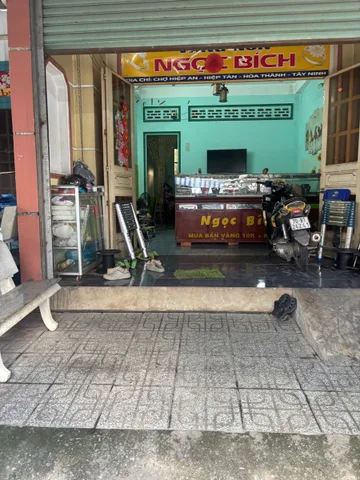 Nhà ở và bún bán năm trong chợ Hiệp An ( chợ chuẩn bị xây mới lại)