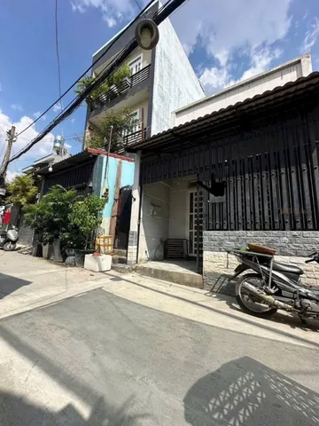 CHỐT GẤP: NHÀ HẺM XE HƠI ĐẬNG VĂN BI – NGANG 5.1M – DÒNG TIỀN 10TR/THÁNG 🔥
🚇 Chỉ 500m ra Ga Metro Bình Thái – đón đầu