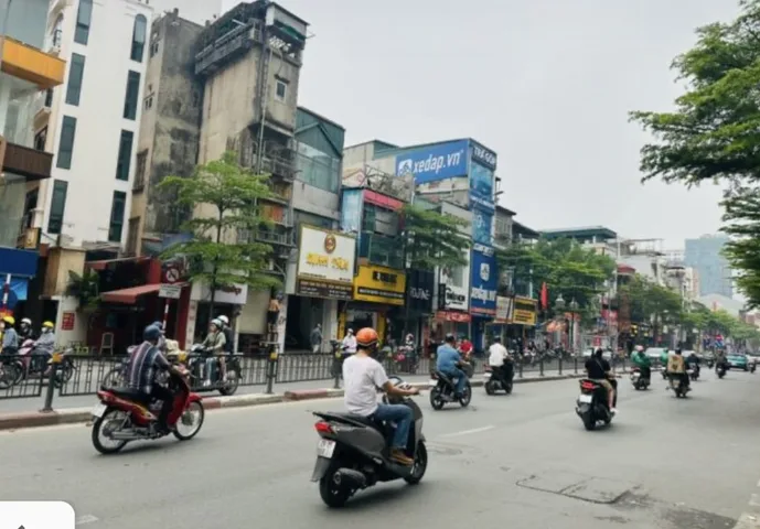 BÁN ĐẤT TẶNG NHÀ 2T PHỐ NGUYỄN LƯƠNG BẰNG- ĐỐNG ĐA- MẶT NGÕ THÔNG Ô TÔ TRÁNH- LÔ GÓC 3 THOÁNG- KINH DOANH SẦM UẤT- DÒNG TIỀN 20TR/ THÁNG- 60M2- 2T- MT6,5M