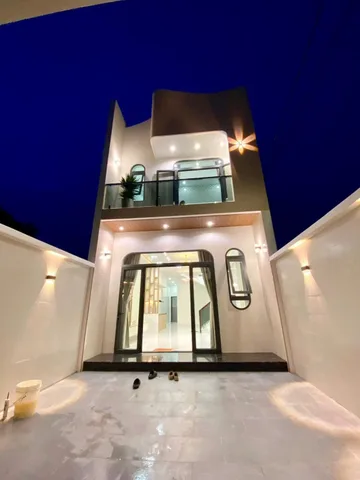 BÁN NHÀ LẦU ĐẸP MỚI XÂY DỰNG XONG NGAY TRUNG TÂM HUYỆN LONG ĐIỀN, TP HCM
 Diện tích : Ngang 5x20=100m2 có thổ cư 80m2
Nhà 2 mặt tiền hướng Đông Nam