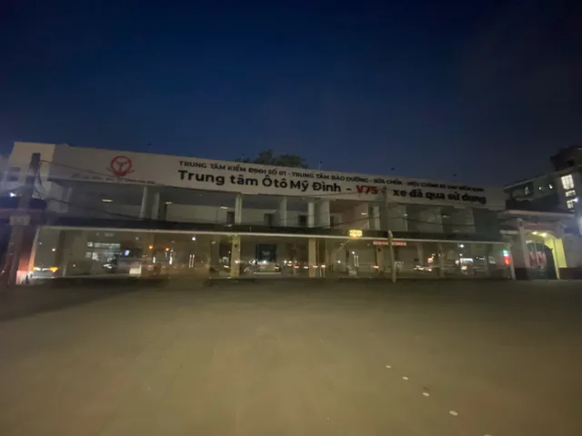 Cho thuê mbkd mặt phố Nguyễn Khánh Toàn cho mô hình showroom xe, dtsd 360m + 300m sân chưa kể vỉa hè