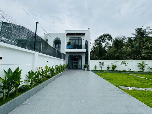 NGÔI NHÀ VƯỜN 2 TẦNG Mặt tiền kênh Huyện lộ 94. P.Trung An ( Phường 10 TP Mỹ Tho cũ )