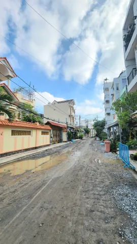Nhà nát 42m2 mặt đường như hình _ 100m tới Chợ Thủ Đức, Linh Tây _ Giá 3.7 tỷ