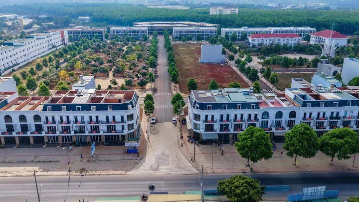 Bán nhà mặt tiền đường Hà Huy Tập
