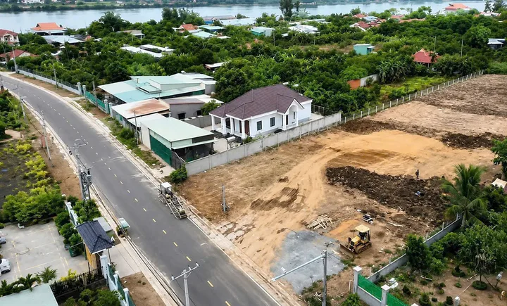 Chủ Ngộp Cần Bán Gấp Hai Lô Đất Diện Tích 10M x 18M Sổ Hồng Riêng Full Thổ Cư