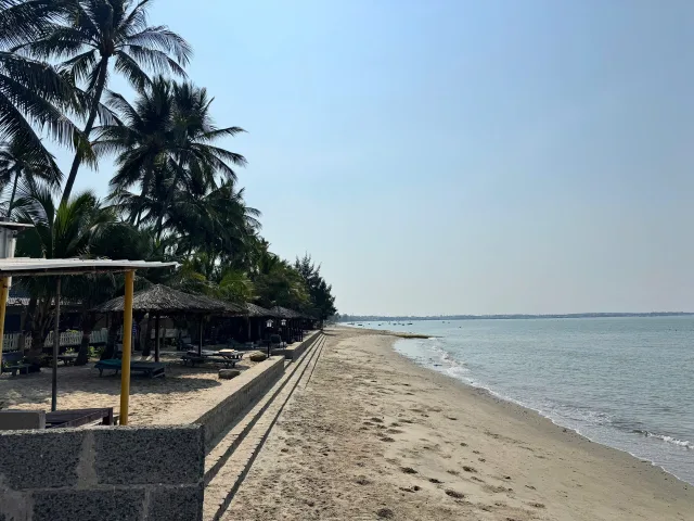 Kẹt tiền cần bán resort biển 2500m thổ cư mặt tiền biển Huỳnh Thúc Kháng, Mũi Né