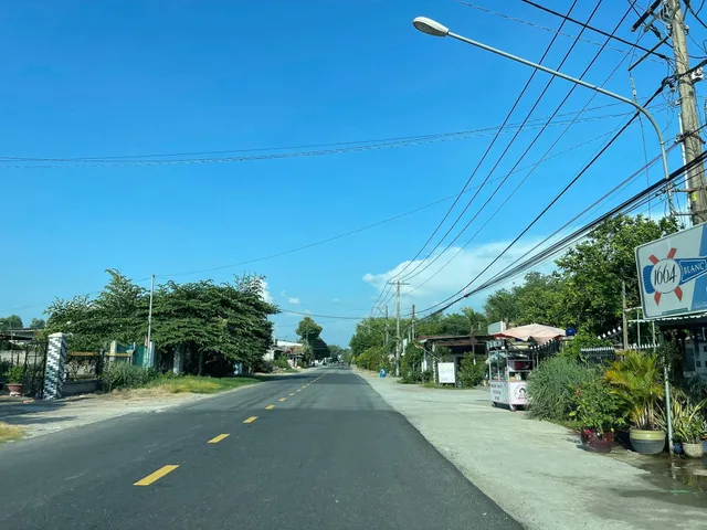 Chủ gửi bán 1 cặp liền kề mặt tiền đường nhựa, gần khu công nghiệp. Thích hợp xây trọ, xây nhà,...