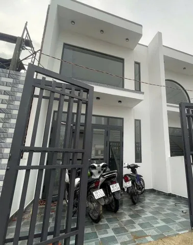 🏡 BÁN NHÀ GÁC LỬNG 3 PHÒNG NGỦ GẦN CHỢ THẠNH PHÚ – GIÁ CHỈ 1,65 TỶ 🏡

📍 Vị trí đẹp, gần chợ Thạnh Phú, trường học, UBND, tiện ích đầy đủ trong bán kính vài phút di chuyển.

✅ Diện tích rộng rãi, thiết kế gác lửng hiện đại
✅ 3 phòng ngủ, phòng khách, 