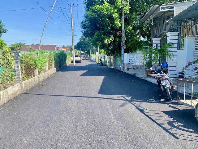 272.227 121,1M2 CÓ 118,9M2 ĐẤT ĐÔ THỊ 
vị trí : HOÀ PHƯỚC , BẮC CAM RANH
DIỆN TÍCH ; 121,1M2 6X19M
giá tổng bán :2 TỶ 250 TRIỆU
LIÊN HỆ : MINH HIẾU 0389623794 BĐS