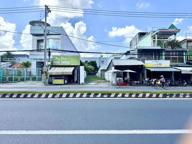 Bán đất 455.7 m2 mặt tiền đường Nguyễn Huệ, phường Long Châu, tỉnh Vĩnh Long