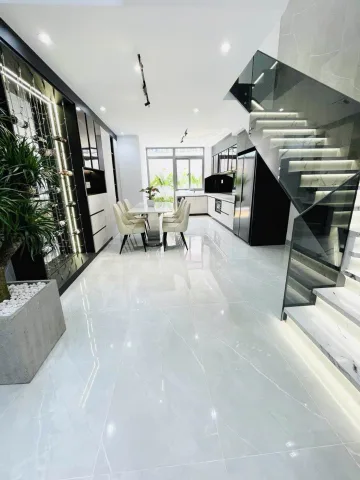 Nhà đẹp cạnh Vincom Nam Long; Lý Phục Man; 72m2 nở hậu; tặng nội thất cao cấp