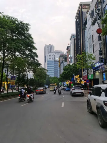 Mặt Phố NGUYỄN HOÀNG – 8 TẦNG THANG MÁY – SỔ ĐỎ CHÍNH CHỦ - 80M2