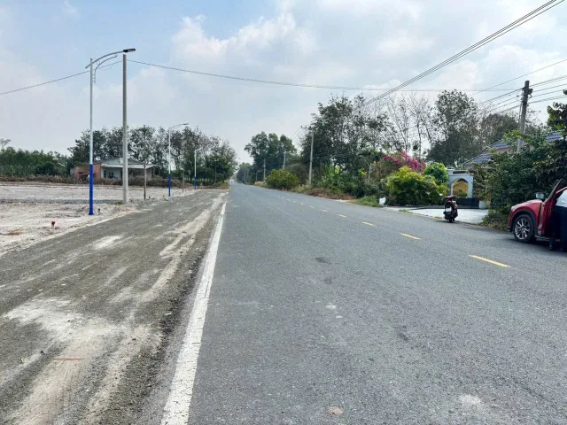 Cần bán nhanh lô góc 2 mặt tiền đường nhựa lớn rộng 20m đất ngay trung tâm chơn thành