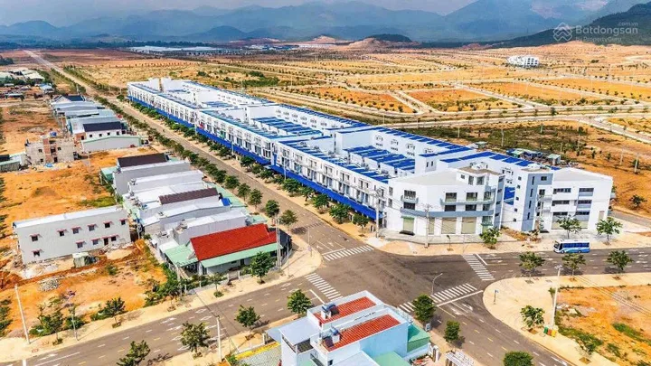 BÁN NHANH LÔ ĐẤT 7,5X20(150m2)
KHU DỊCH VỤ THƯƠNG MẠI