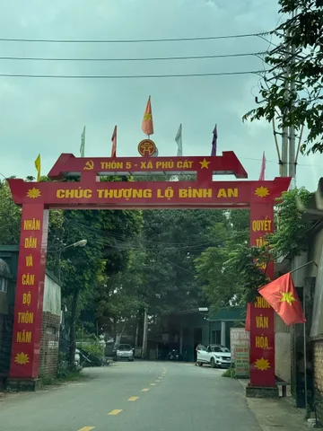 Bán đất căn góc sát cạnh cổng chính nhà máy in tiền quóc gia.