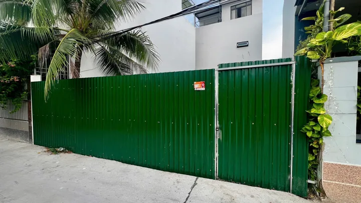 BÁN LÔ ĐẤT HẺM ĐƯỜNG VĨNH THÁI - PHƯỜNG NAM NHA TRANG
- DT: 86,9m2 ngang 7m full thổ cư
- Đường bê tông rộng 3m cách đường Vĩnh Thái chỉ 100m, gần trường học, chợ, bách hoá xanh. Khu dân cư đông đúc, phù hợp an cư