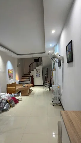 Cho Thuê Nhà Ngõ 136 Cầu Diễn 35M² 5 Tầng 3 Ngủ kk - Full Nội Thất - Ô Tô Vào Nhà - Giá Thuê 12tr
