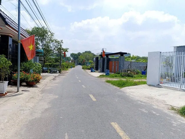 Duy nhất còn lô đất 424m2 sẵn 100m2 thổ cư ở ngay trung xã An Thái Phú Giáo cũ giá chỉ 345tr