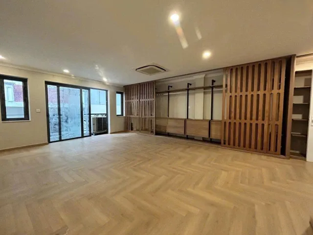 Cho thuê nhà ngõ 137 Hào Nam, Đống Đa 65M x 7.5T THANG MÁY, GARA giá 54 triệu