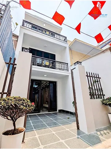 💎 NHÀ MẶT NGÕ TRẦN NHÂN TÔNG - 60M2 MT 7.2M - 3 TẦNG - 2.65 TỶ 💎

Vị trí: NGÕ  TRẦN NHÂN TÔNG, KIẾN AN - Trung tâm, dân cư đông
DT: 60M2 SỔ ĐỎ - MT 7.2M x DÀI 8,5M - BÌA VUÔNG HIẾM
Kết cấu: NHÀ 3 TẦNG KHUNG CỘT ĐỘC LẬP - MỚI XÂY XONG
Công năng: ĐẦY Đ