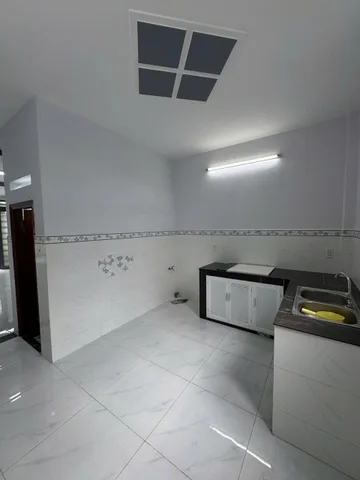 Lô góc 3 mặt thoáng - 2 tầng xây kiên cố - sổ đẹp vuông vức - xem là mê