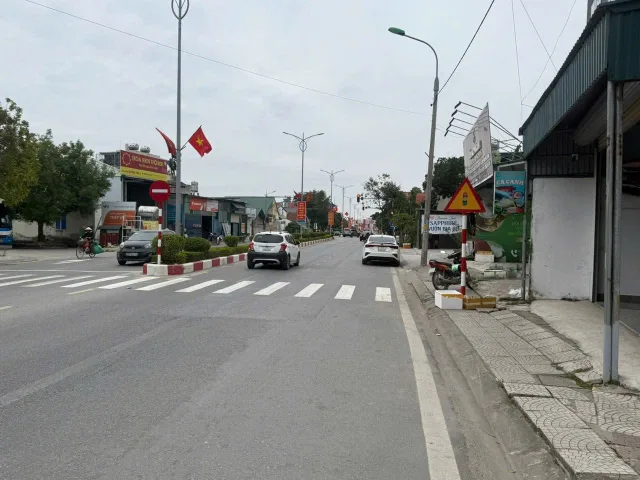 Nhà 3 mặt tiền trục Bạch Đằng, kinh doanh siêu tốt