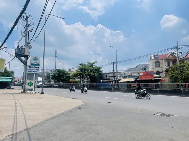 BÁN NHÀ ĐƯỜNG QL 13, HIỆP BÌNH PHƯỚC - 70m2 - HẺM XE HƠI - GIÁ 4.9 TỶ