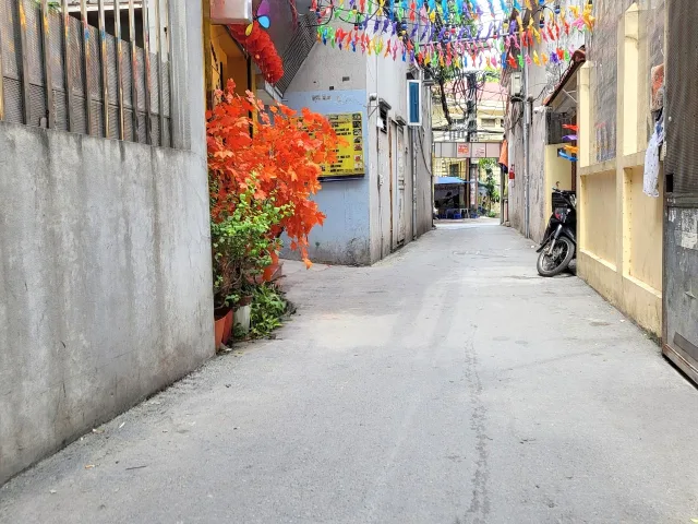Bán nhà MỸ ĐÌNH. Mặt ngõ thông, oto qua nhà. Dân xây chắc chắn. Cách phố 40m.