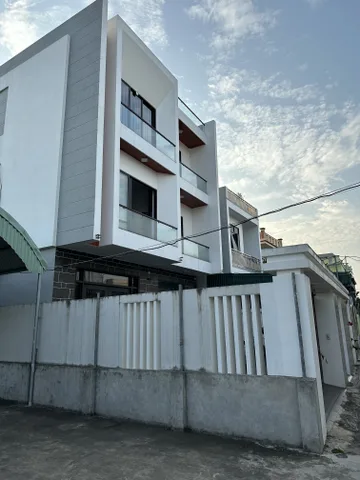 Ví trí thuận tiện , nhiều quán tạp hóa và nhiều tiện ích khác