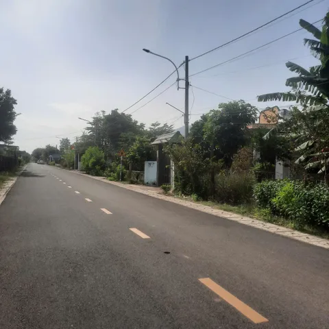 Bán đất Mt đường nhựa có 100m thổ 
Xã châu pha.