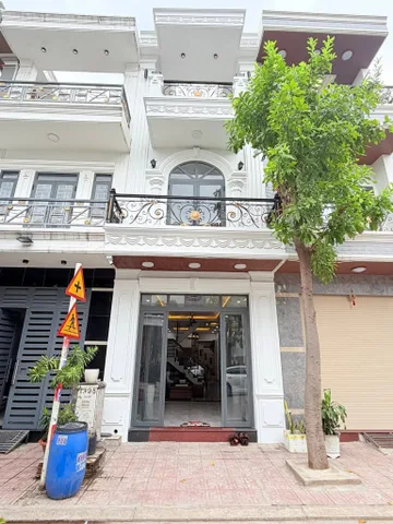 🔥 Bán gấp nhà đẹp ngay đường Đặng Thùy Trâm giá chỉ 3 tỷ 120 ở Q.Bình Thạnh, 64m². SHR hẻm xe hơi 🔥