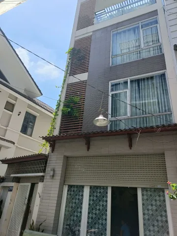 Nhà 3 lầu ,bề ngang 7m ,hiếm
Vị trí gần công viên làng hoa gò vấp