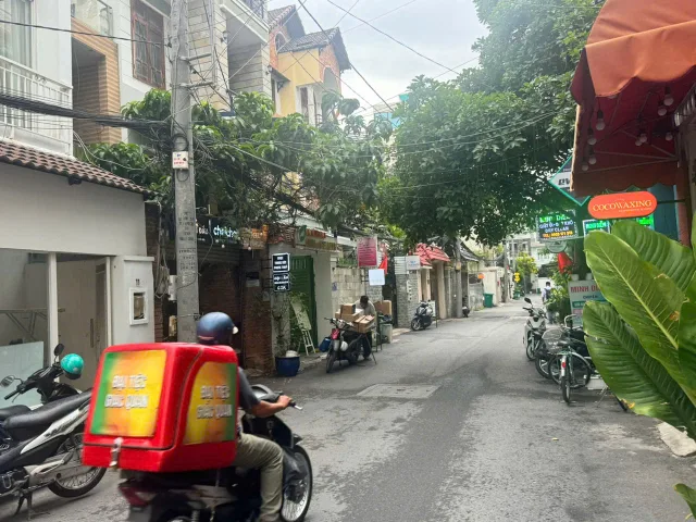 Đất trống xây cao 6 tầng mái che thang. 32 tỷ