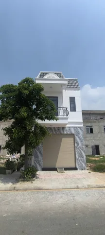Nhà Đúc 1 Trệt 1 Lầu 1 Tum – Sổ Riêng Hoàn Công – Ngay Trung Tâm TP Tân Uyên!