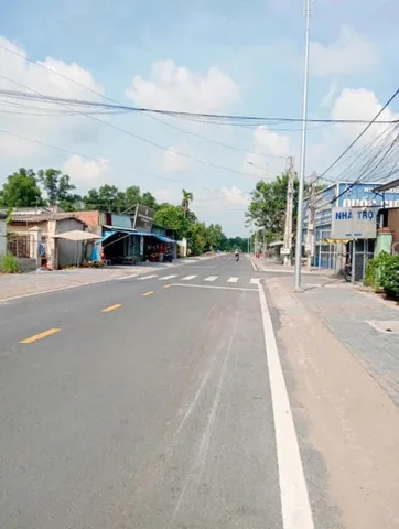 Chủ gửi bán lô đất mặt tiền đường nhựa do nợ ngân hàng sắp đến đóng lãi. Đất đẹp, tiện ích xung quanh đầy đủ. Ib ngay để được giá