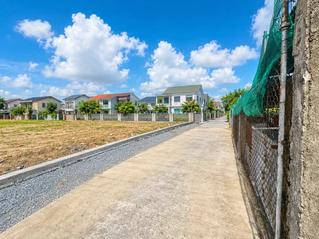 CẦN BÁN LÔ ĐẤT NỀN TRỤC HƯƠNG LỘ 15