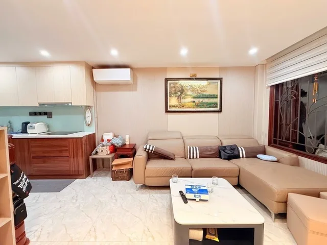 BÁN GẤP - KHU VIP LẠC LONG QUÂN - 40M x 5T - NHÀ DÂN XÂY - DÂN TRÍ CAO - 30M RA OTO -