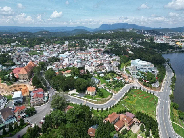 Bán lô đất lớn cực đẹp ngay trung tâm Lâm Hà, mặt tiền đường Hùng Vương.