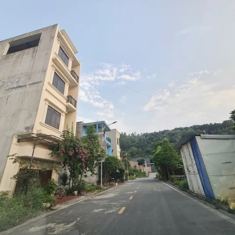 Bán đất giãn dân thôn chè tiên du. Cạnh KCN tiên sơn. Diện tích 100m mặt tiền 5m hướng đông bắc. Xã liên bão tỉnh bắc ninh