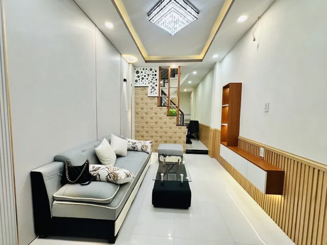 Lên căn nhà tại p11 Q10 TPHCM, giá chỉ 2T760tr, sổ hồng riêng sang tên liền tay