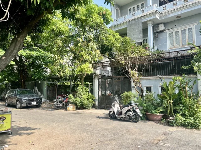 🏡 BIỆT THỰ SÂN VƯỜN MINI CỔ ĐIỂN – NGANG HƠN 8M HIẾM CÓ – SÁT GIGAMALL THỦ ĐỨC — 129M2 — NGANG 8,1M 🏡
💥 Giá chỉ 15.99 TỶ THƯƠNG LƯỢNG