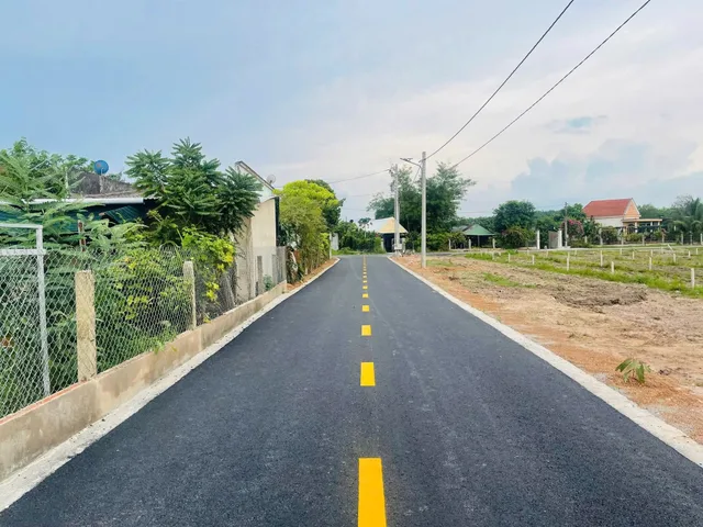 Chủ cần bán gấp 2 vị trí liền kề mặt tiền đường đường liên huyện!. Kinh doanh được luô. Dân cư đông, tiện ích nhiều