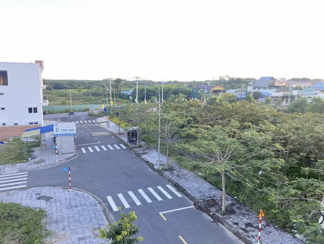 Chính chủ bán 100m2 đất mặt liền xã Phú Thạnh, vị trí chiến lược cách VĐ3 400m di chuyển 15p về SG