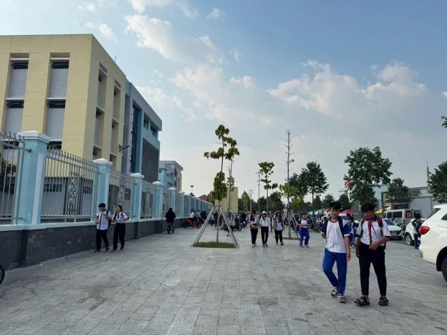 BÁN LÔ ĐẤT 180M2 GẦN TRUNG TÂM THƯƠNG MẠI CHƠN THÀNH GIÁ CHỈ 610TR SỔ SẴN, VỪA CÓ THỂ TÍCH TÀI SẢN VỪA TẠO DÒNG TIỀN