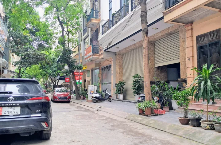 Bán nhà DƯƠNG KHUÊ. Phân lô, oto tránh, dừng đỗ, vào nhà. Vỉa hè. 7 tầng THANG MÁY.