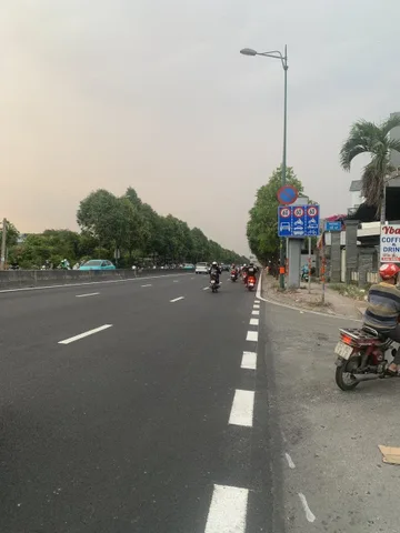 Cho thuê Mặt Bằng Kinh Doanh 2 Mặt Tiền Đường Phạm Văn Đồng quận Thủ Đức 418m2